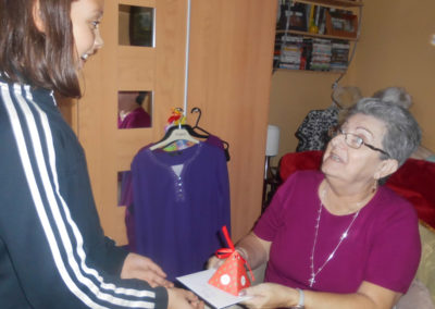 A young lady called Elena giving a gift to a Woodstock resident