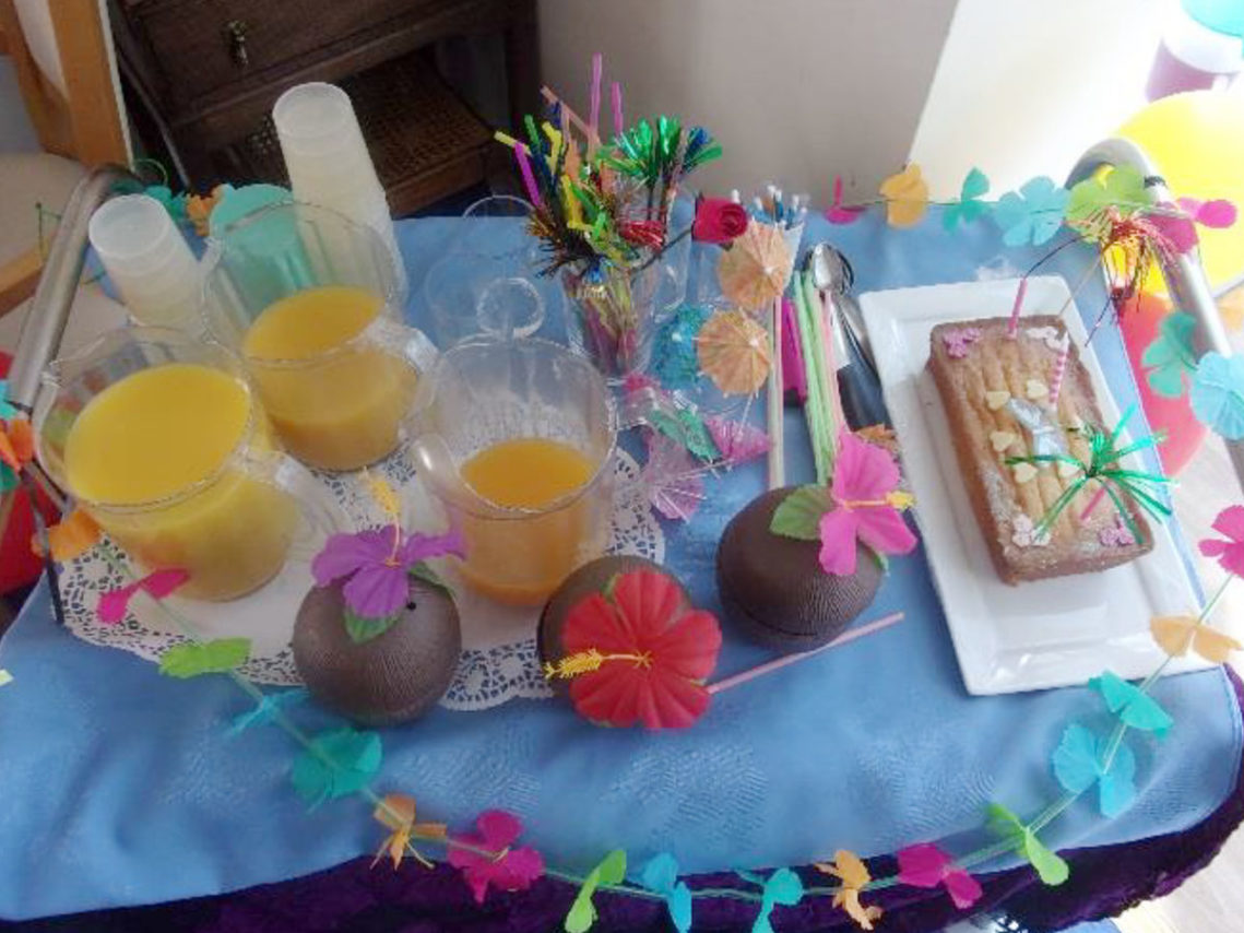 A table of fruit cocktails with a Hawaiian theme