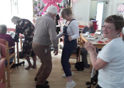Residents and families at Woodstock Residential Care Home on Mother's Day 2019 (13 of 16)