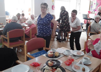 Residents and families at Woodstock Residential Care Home on Mother's Day 2019 (6 of 16)